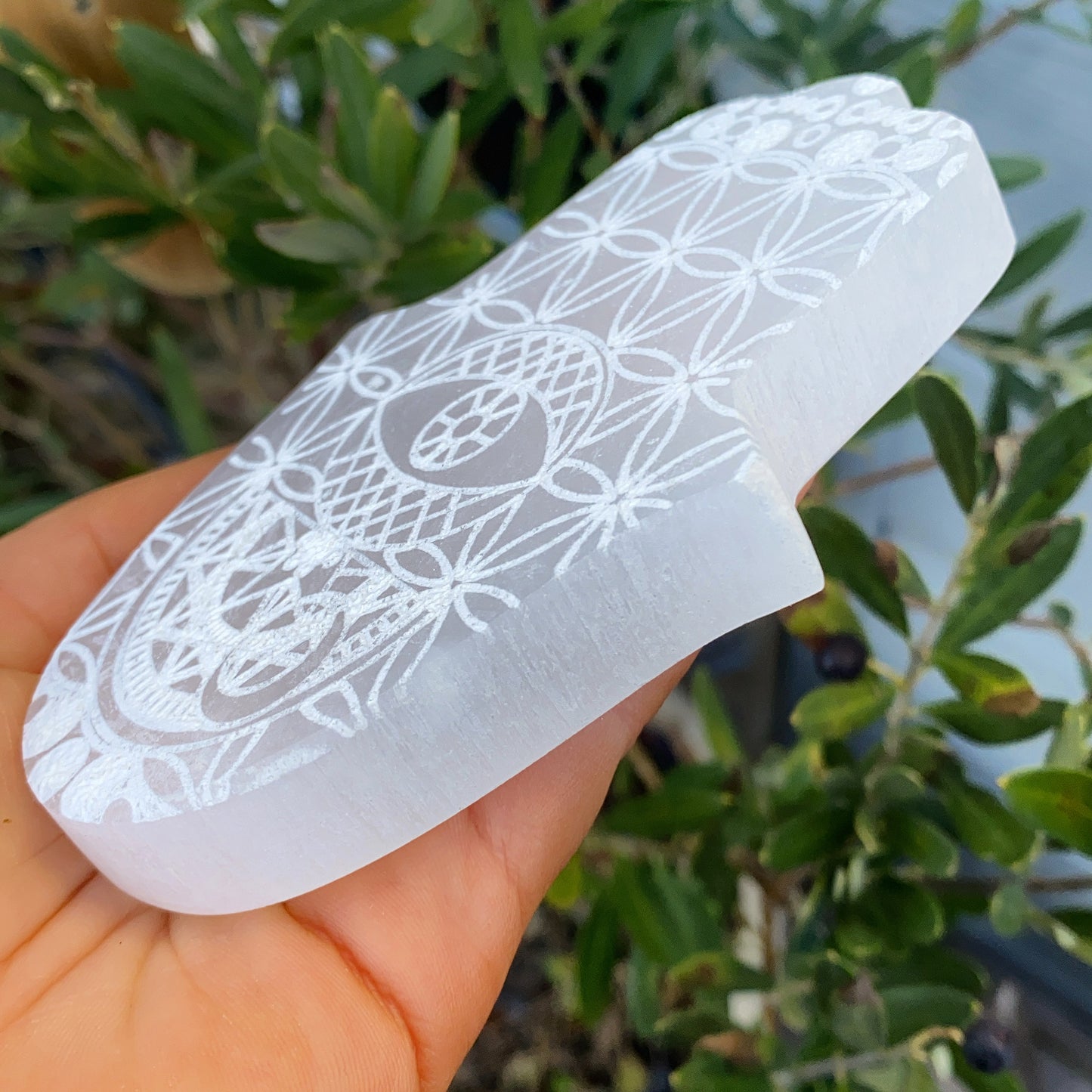 Selenite Hand of Hamsa Chakra Crystal Charging Plate Kit
