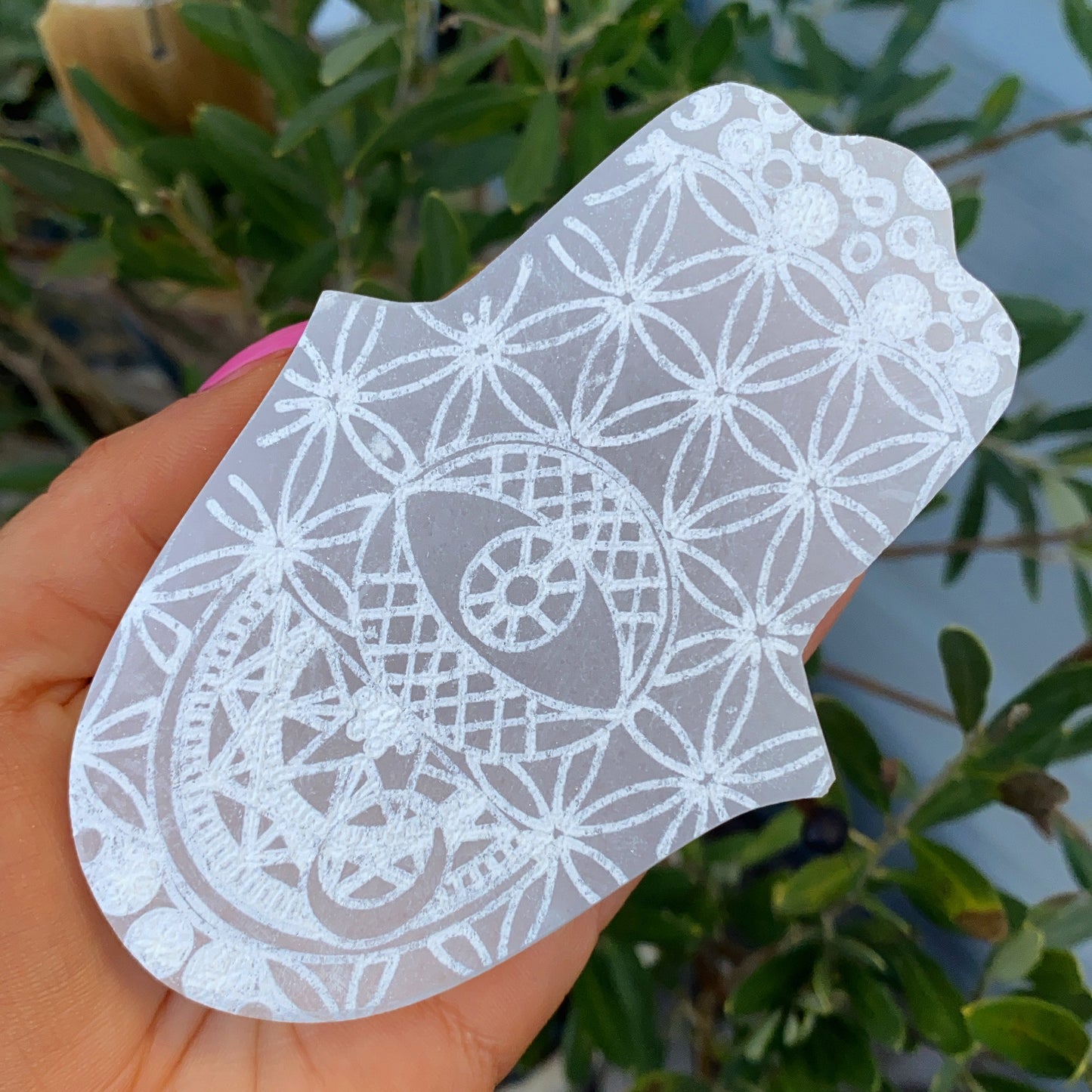Selenite Hand of Hamsa Chakra Crystal Charging Plate Kit